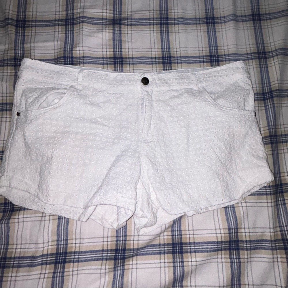 Dream Out Loud by Selena Gomez Size 17 White Shorts